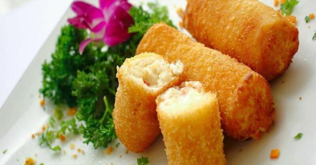 Làm chả giò, cứ “nắm thóp” những điều cơ bản này thì đến đầu bếp đại tài cũng phải khen bạn tới tấp vì món chả giò để giòn tới vài tiếng