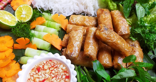 Làm chả giò, cứ “nắm thóp” những điều cơ bản này thì đến đầu bếp đại tài cũng phải khen bạn tới tấp vì món chả giò để giòn tới vài tiếng