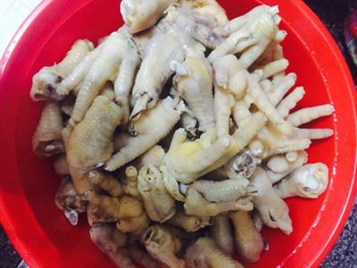 Làm chân gà ngâm sả tắc ngon như Khánh Ngọc