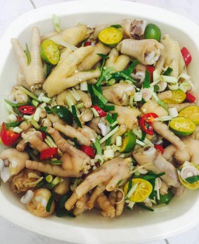 Làm chân gà ngâm sả tắc ngon như Khánh Ngọc