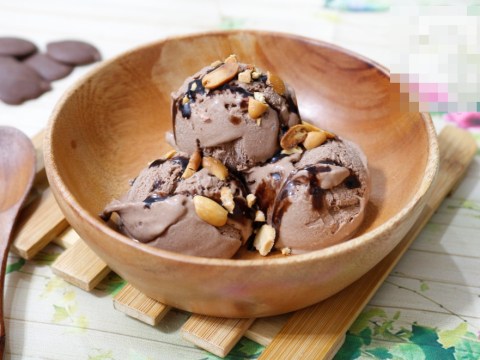 lam kem chuoi chocolate deo thom ma khong can may Làm kem chuối chocolate dẻo thơm mà không cần máy