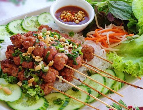 Làm món nem nướng thơm lừng, hấp dẫn cho ngày lạnh