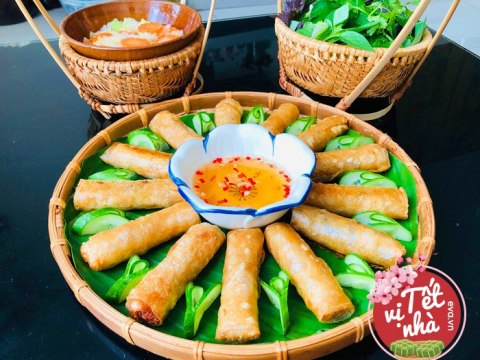 lam nem ran tuyet ngon vang uom gion rum khong so buc cho ngay tet Làm nem rán tuyệt ngon vàng ươm, giòn rụm, không sợ bục cho ngày Tết