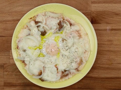 lam pizza tu com nguoi vua de lai ngon Làm pizza từ cơm nguội vừa dễ lại ngon