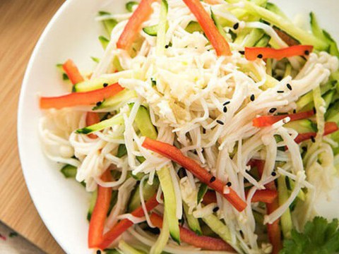 lam salad nam cuc nhanh ma an lai ngon va qua chuan de giam can Làm salad nấm cực nhanh mà ăn lại ngon và quá chuẩn để giảm cân