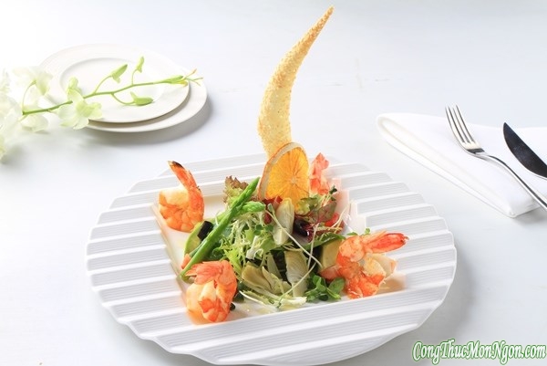 Làm salad tôm nướng xốt chanh thanh mát ngày hè