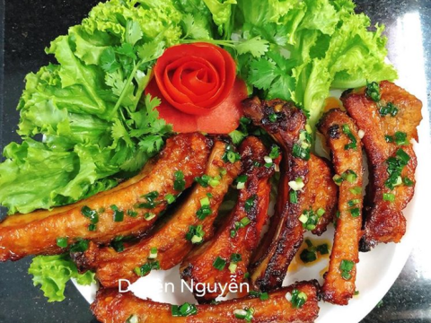 lam suon nuong cay an kem xoi trang kieu nay me chong kho tinh may cung tam t Làm sườn nướng cay ăn kèm xôi trắng kiều này, mẹ chồng khó tính mấy cũng tấm tắc khen ngon