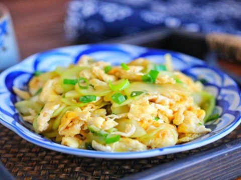 lan dau xao trung voi thu nay ca nha an la mieng danh bay ca dia Lần đầu xào trứng với thứ này, cả nhà ăn lạ miệng, đánh bay cả đĩa