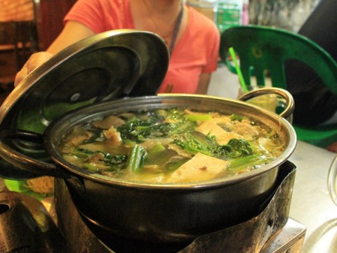 lau bo khu nha chay nghe lanh song lung khien nguoi sai gon hieu ky Lẩu bò 'khu nhà cháy' nghe lạnh sống lưng khiến người Sài Gòn hiếu kỳ