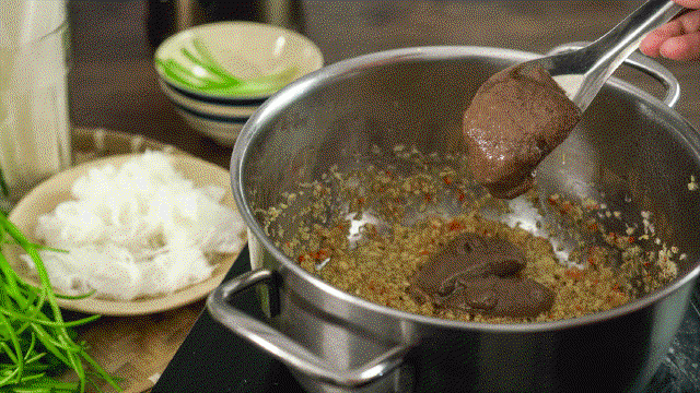 Lẩu bò nhúng mắm ruốc