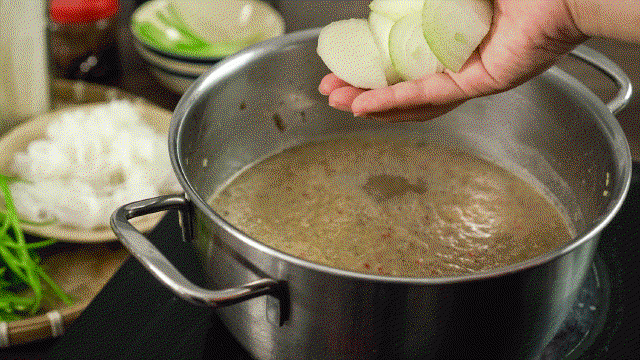 Lẩu bò nhúng mắm ruốc