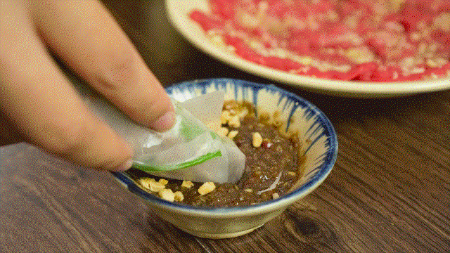 Lẩu bò nhúng mắm ruốc