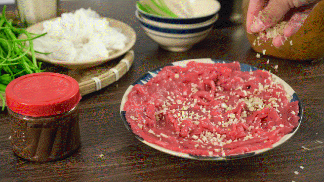 Lẩu bò nhúng mắm ruốc