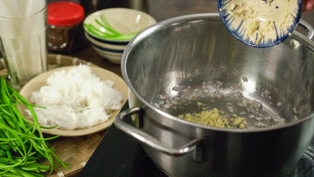 Lẩu bò nhúng mắm ruốc