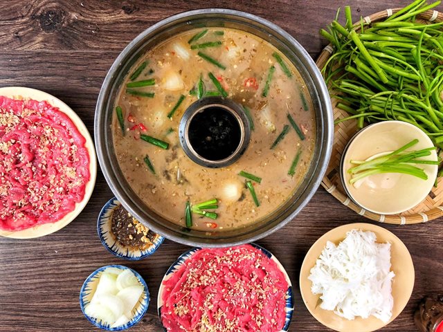 Lẩu bò nhúng mắm ruốc
