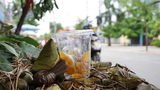 Lò bánh tro nửa thế kỷ ở Sài Gòn tất bật Tết Đoan Ngọ