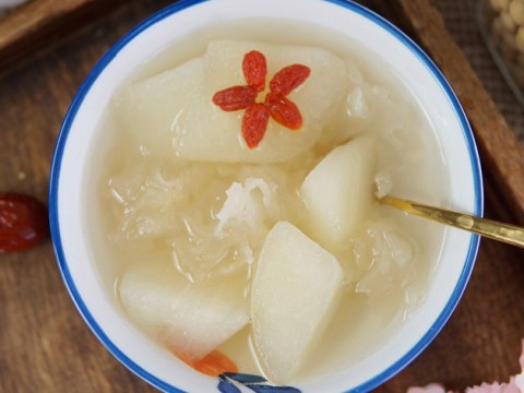 loai trai cay nay mua dong ban day cho mua ve nau che an hang ngay thi da cang mi Loại trái cây này mùa đông bán đầy chợ, mua về nấu chè ăn hàng ngày thì da căng mịn đến ngỡ ngàng!