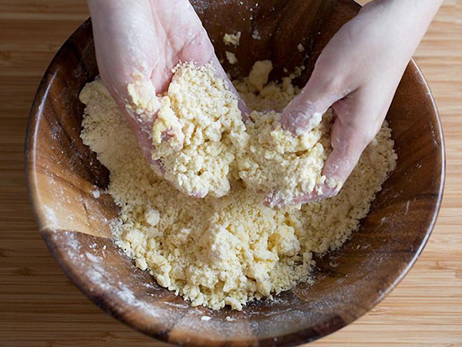 Mách bạn cách làm bánh quy dứa may mắn cho ngày Tết sắp đến