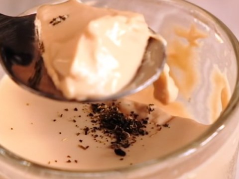 mach chi em cach lam thach pudding tu tra tui loc thom ngon khong beo an den dau suon Mách chị em cách làm thạch pudding từ trà túi lọc thơm ngon, không béo: Ăn đến đâu sướng đến đấy, cơn vật đồ ngọt bị đá bay trong chớp mắt!