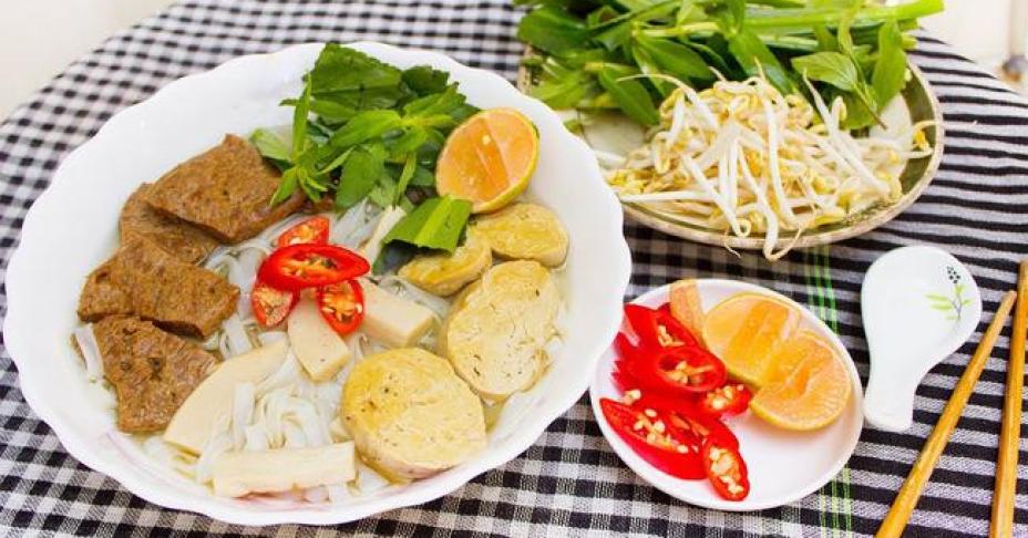 Mai là ngày mùng 1 của tháng mới và đây là cách thao tác nấu món phở chay giúp chị em có bữa sáng thanh tịnh mà vẫn ngon nức nở