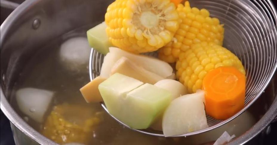 Mai là ngày mùng 1 của tháng mới và đây là cách thao tác nấu món phở chay giúp chị em có bữa sáng thanh tịnh mà vẫn ngon nức nở