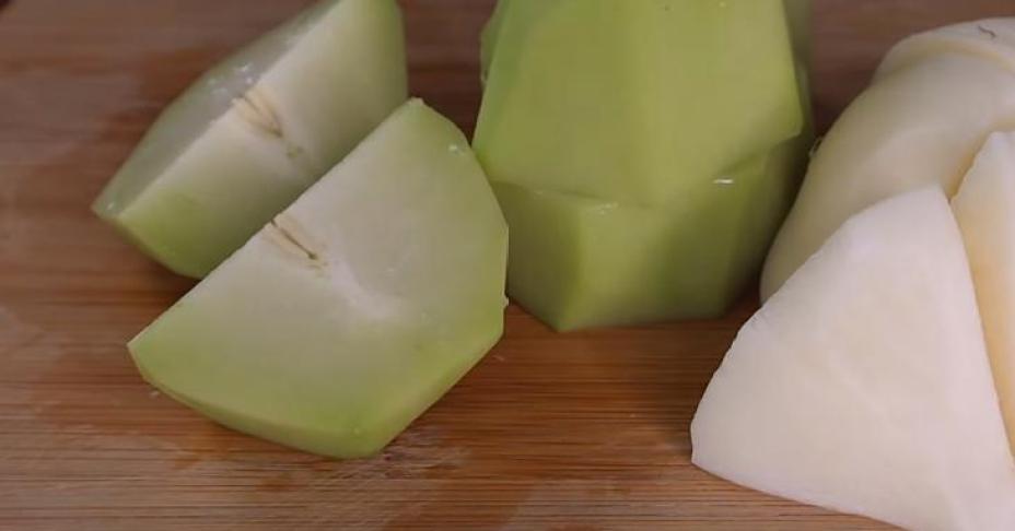 Mai là ngày mùng 1 của tháng mới và đây là cách thao tác nấu món phở chay giúp chị em có bữa sáng thanh tịnh mà vẫn ngon nức nở