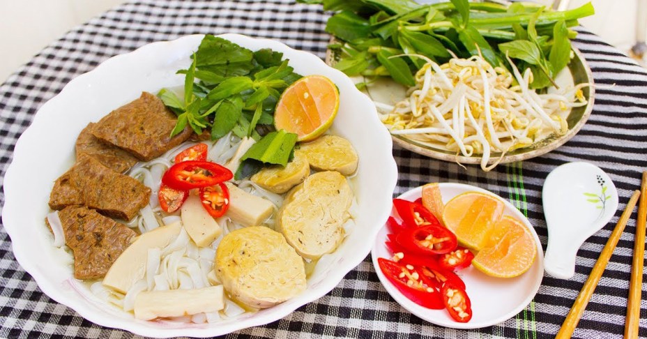 Mai là ngày mùng 1 của tháng mới và đây là cách thao tác nấu món phở chay giúp chị em có bữa sáng thanh tịnh mà vẫn ngon nức nở