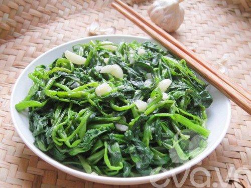 Mát trời ăn rau muống xào chao