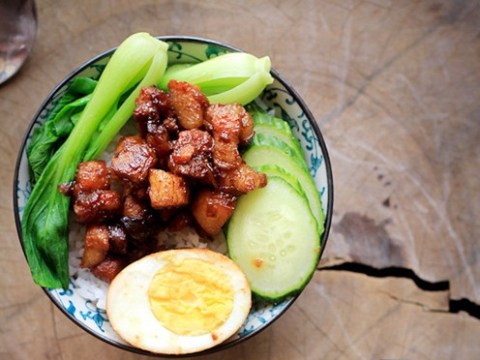 mat troi om thit ba chi kieu nay thi bao nhieu com cung het Mát trời, om thịt ba chỉ kiểu này thì bao nhiêu cơm cũng hết