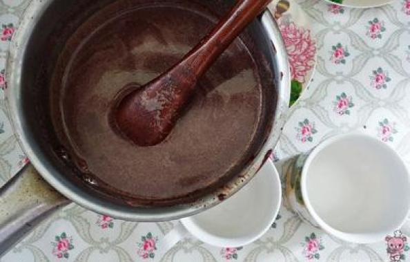 Mát trời tự làm chocolate nóng nhâm nhi ly cho ngày mới đầy năng lượng