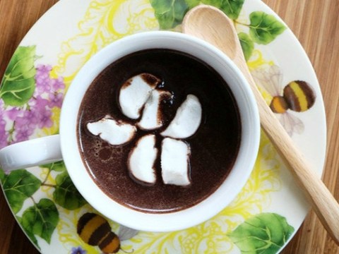 mat troi tu lam chocolate nong nham nhi ly cho ngay moi day nang luong Mát trời tự làm chocolate nóng nhâm nhi ly cho ngày mới đầy năng lượng