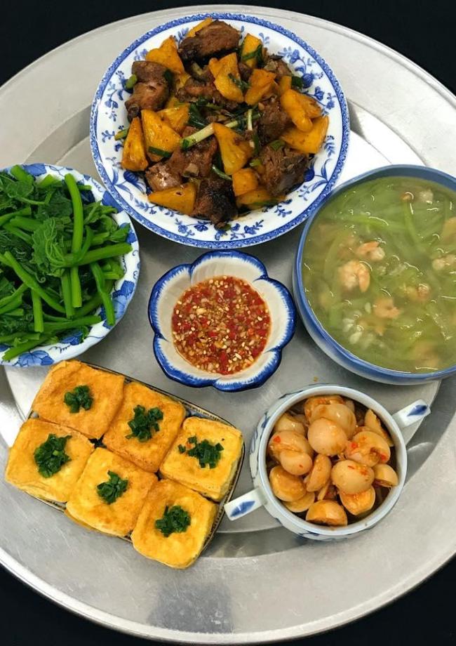 Mẹ 2 con xinh đẹp gợi ý những mâm cơm ngon mát không hề ngán ngấy cho mùa hè