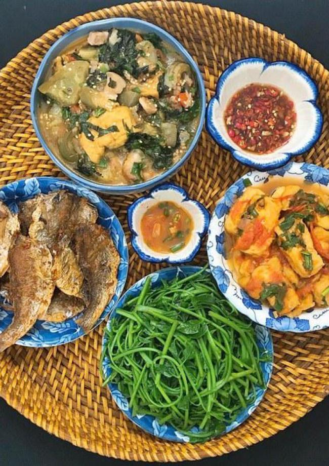 Mẹ 2 con xinh đẹp gợi ý những mâm cơm ngon mát không hề ngán ngấy cho mùa hè