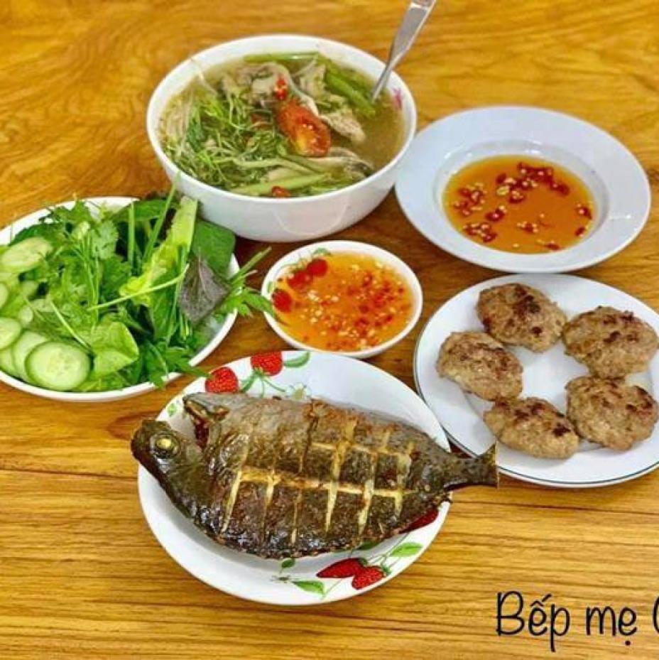 Mẹ đảm Sài Gòn khoe loạt mâm cơm gia đình, dân mạng vừa nhìn đã chấm vội điểm 10