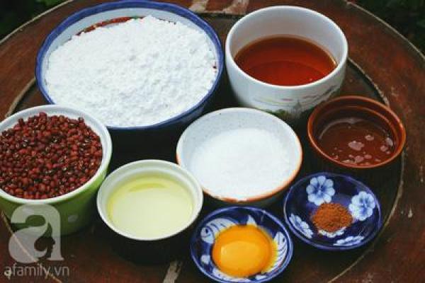 Mẹ khéo tay làm bánh Trung thu hình con vật ngộ nghĩnh tặng bé