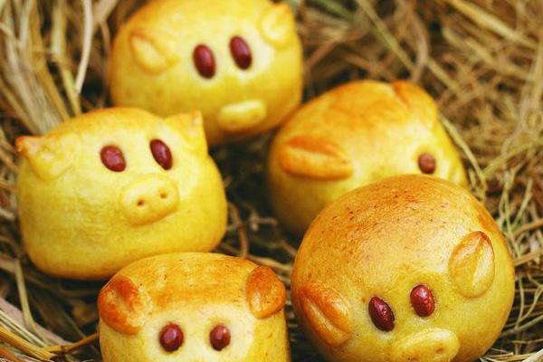 Mẹ khéo tay làm bánh Trung thu hình con vật ngộ nghĩnh tặng bé