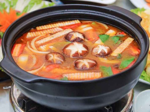 me viet chieu dai gia dinh mon lau thai tomyum ngon bat bai Mẹ Việt chiêu đãi gia đình món lẩu thái Tomyum ngon bất bại