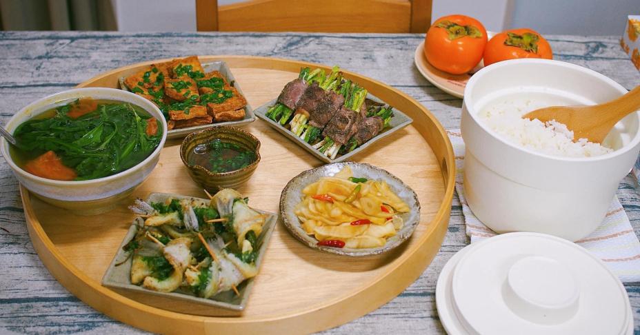 Mẹ Việt ở Nhật chia sẻ mâm cơm nhà tươm tất ngon lành khiến cộng đồng mạng khen ngợi hết lời