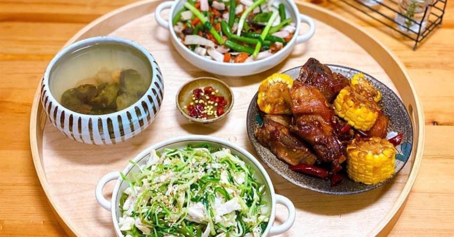Mẹ Việt ở Nhật chia sẻ mâm cơm nhà tươm tất ngon lành khiến cộng đồng mạng khen ngợi hết lời
