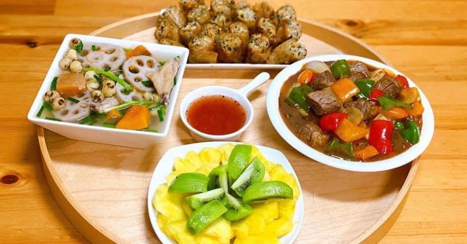 Mẹ Việt ở Nhật chia sẻ mâm cơm nhà tươm tất ngon lành khiến cộng đồng mạng khen ngợi hết lời