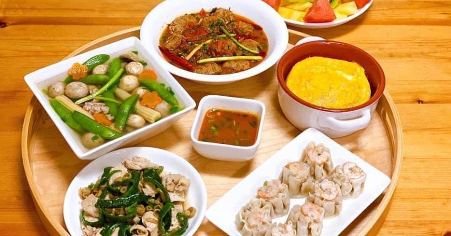 Mẹ Việt ở Nhật chia sẻ mâm cơm nhà tươm tất ngon lành khiến cộng đồng mạng khen ngợi hết lời
