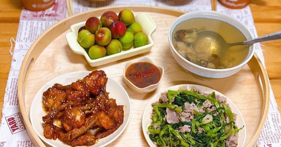 Mẹ Việt ở Nhật chia sẻ mâm cơm nhà tươm tất ngon lành khiến cộng đồng mạng khen ngợi hết lời