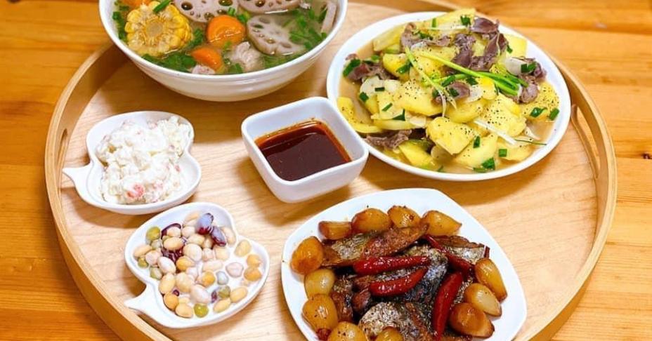 Mẹ Việt ở Nhật chia sẻ mâm cơm nhà tươm tất ngon lành khiến cộng đồng mạng khen ngợi hết lời