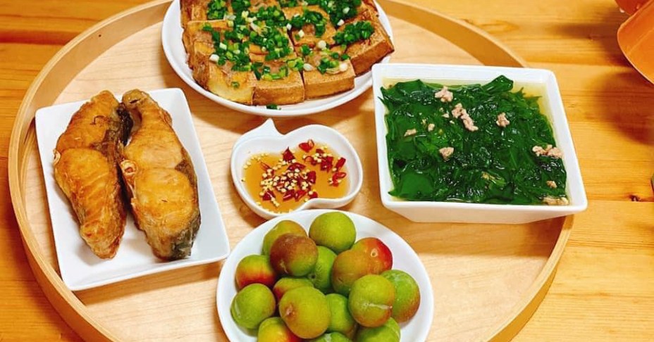 Mẹ Việt ở Nhật chia sẻ mâm cơm nhà tươm tất ngon lành khiến cộng đồng mạng khen ngợi hết lời