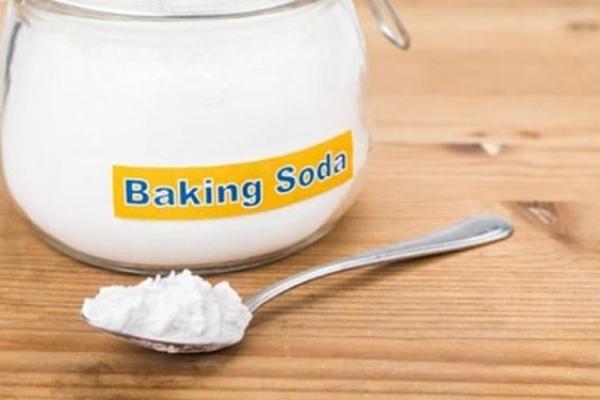 Mẹo làm sạch vết dầu mỡ cứng đầu trên xoong nồi vào mùa đông