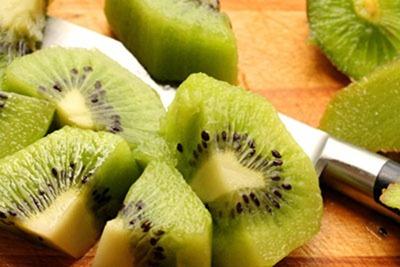 Mẹo nhỏ cắt trái kiwi ngon miệng