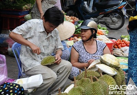 meo phan biet sau rieng chin cay va chin do hoa chat [Mẹo] Phân biệt sầu riêng chín cây và chín do hóa chất