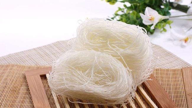 Mẹo xào miến luôn ngon, sợi nguyên vẹn không dính nát