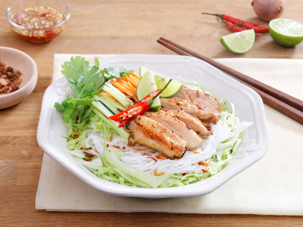 Mì gà trộn mặn ngọt chua cay dễ làm cho bữa trưa ngon miệng