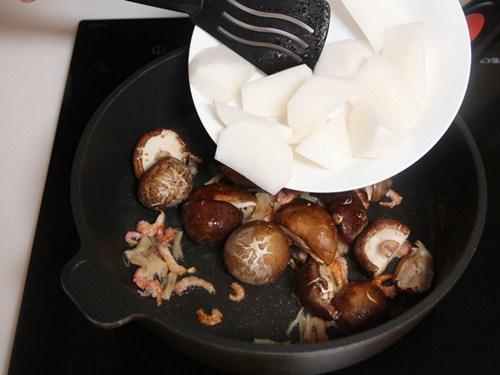 Mì nấm tôm khô dễ ăn cho bữa sáng